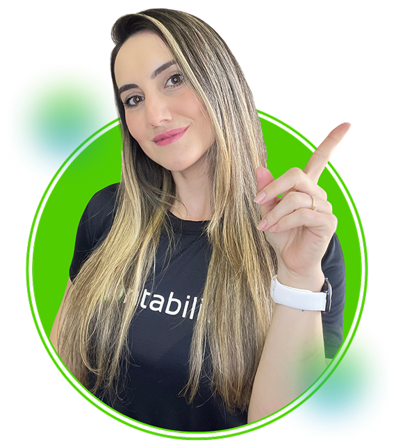 Foto de profissional da Contabilivre sorrindo e apontando para o lado, em destaque dentro de um círculo verde com fundo claro.