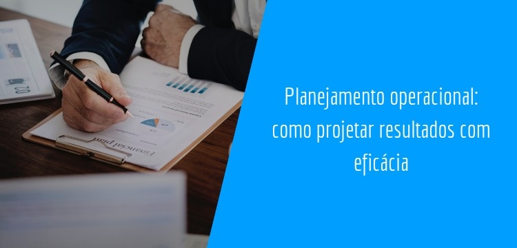 homem realizando um planejamento operacional