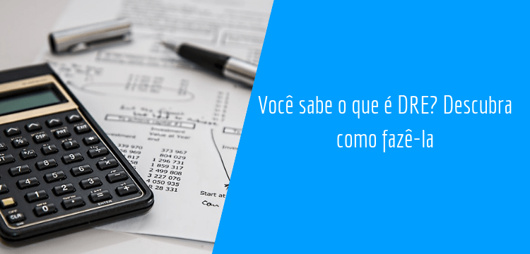 calculadora sobre a mesa indicando como fazer o cálculo da DRE