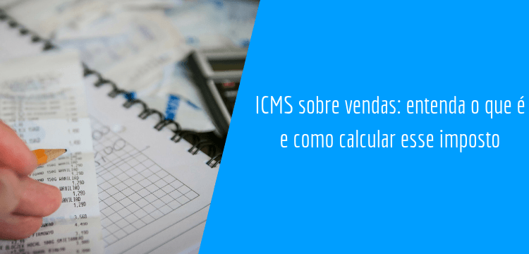Pessoa anotando com lápis e calculando o ICMS sobre vendas
